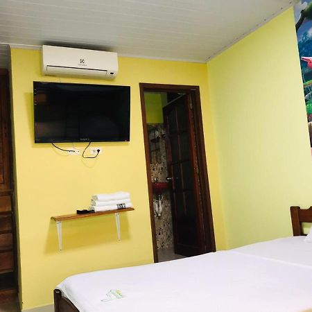 Hostal La Esperanza Летисия Экстерьер фото