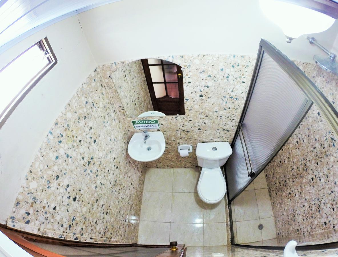 Hostal La Esperanza Летисия Экстерьер фото